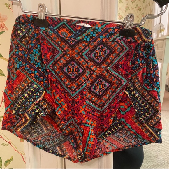 LF multicolor patterned flowy skort 🌈 - Picture 3 of 11